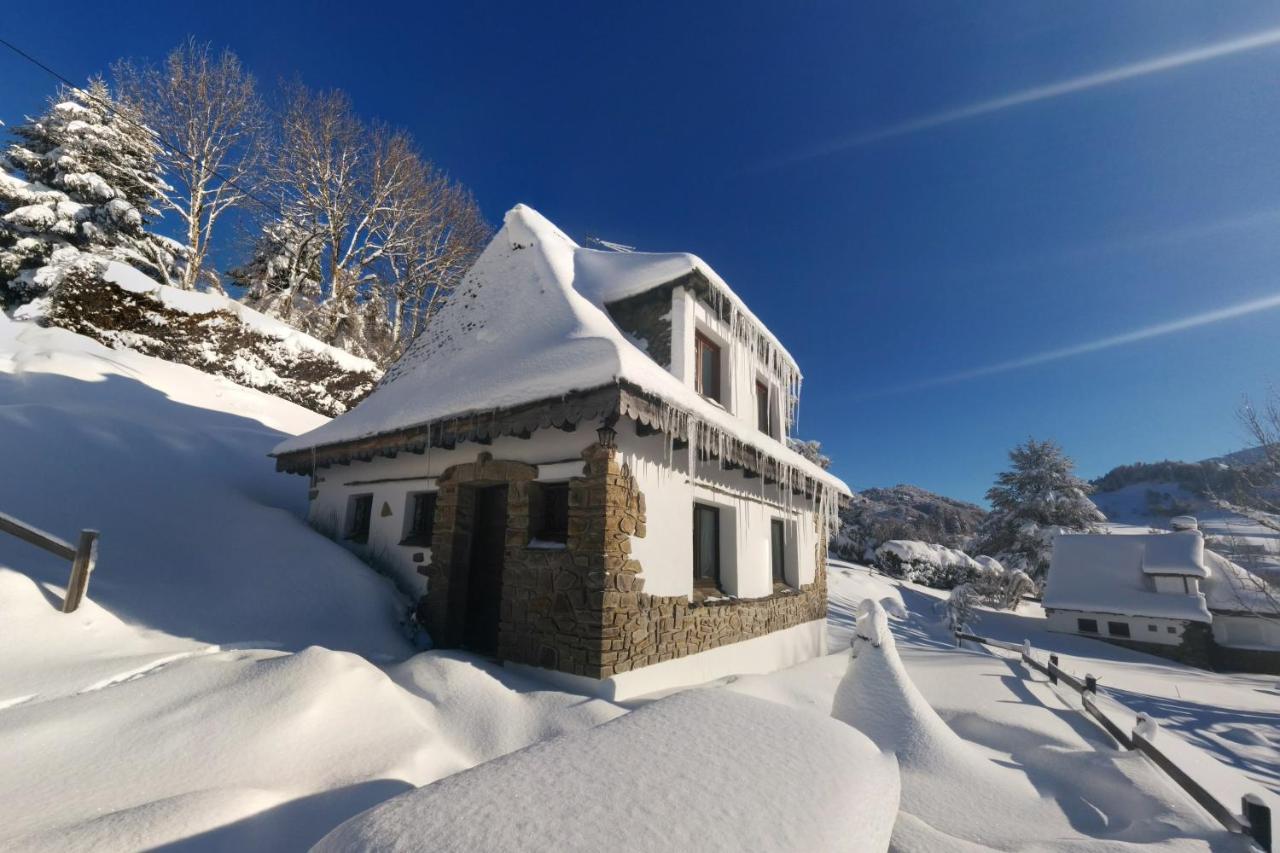 Chalet Avec Vue Panoramique Sur Le Plomb Du Cantal Villa Saint-Jacques-des-Blats ภายนอก รูปภาพ